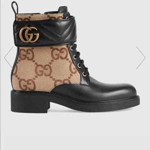 Womens ankle boot with double g